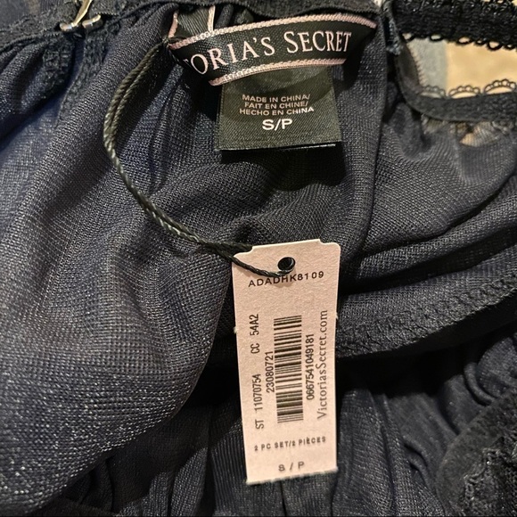 NWT~VICTORIA’S SECRET Black Lace Sheer Slip Size Small - Picture 8 of 10